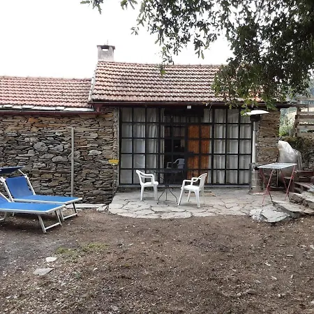 Casa Vacanze Mare E Monti Feriehus Praelo